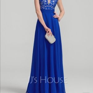 Beautiful dress, good quality! Color is MAUVE, blue stock photos. True size 8.